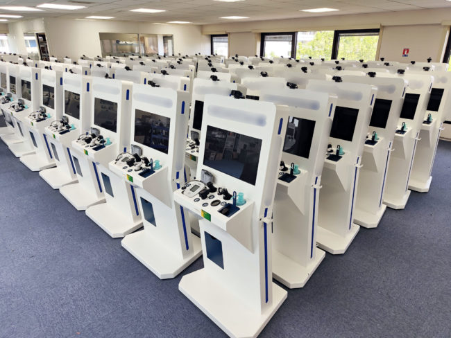 borne-connectee-fabricant-france-totem-ecran-tactile-IHM-1-telemedecine-consultation-medicale-france-1