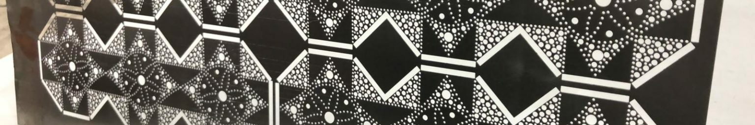 tole-perforee-motif-dessin-trou-1536×864